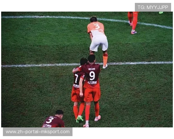 沃尔夫斯堡新援克莱顿亮相:锋线补强瞄准保级 沃尔夫斯堡新援克莱顿亮相:锋线补强瞄准保级